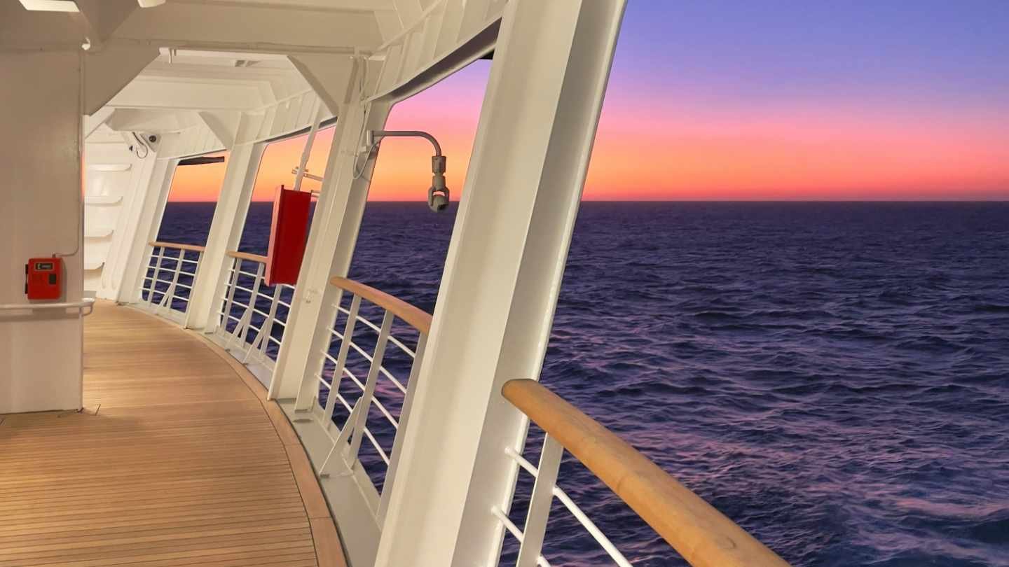 On Deck Cruise Shi On Deck Cruise Ship