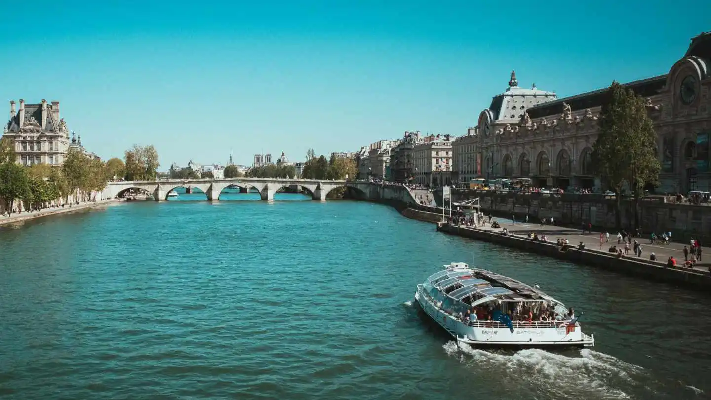 Cruising on The Seine
